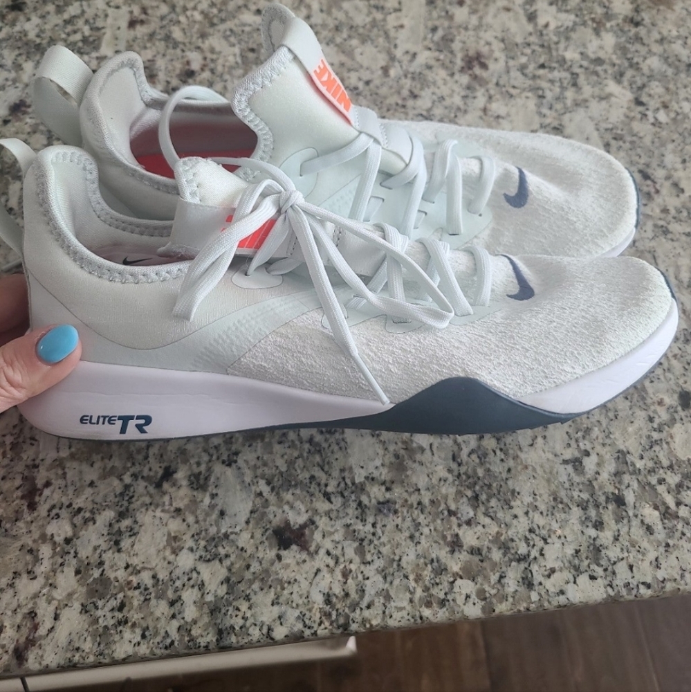 Nike Elite TR shoes